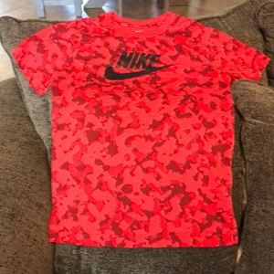 NIKE TEE (Boys) Size Lg